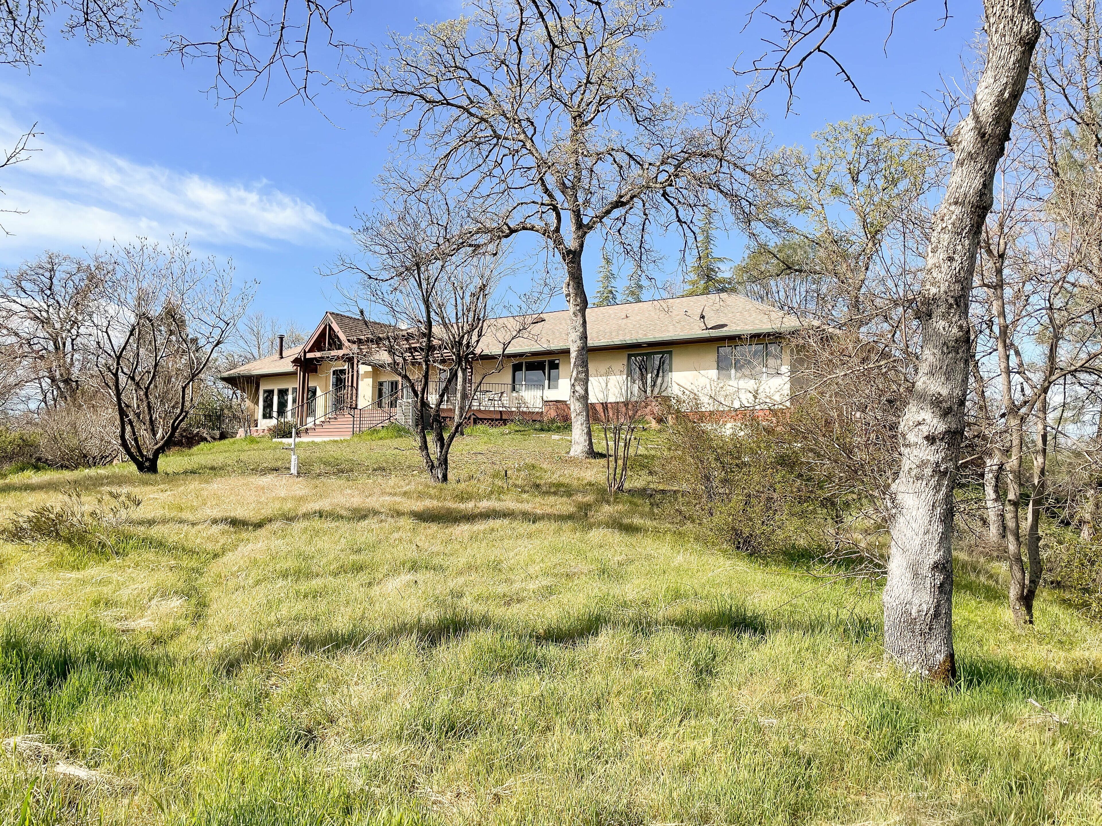 ViewPoint Lodge - Beautiful 22-Acre Palo Cedro Home