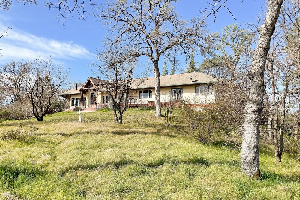 ViewPoint Lodge - Beautiful 22-Acre Palo Cedro Home