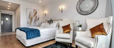 Bureau, fer et planche à repasser, Wi-Fi