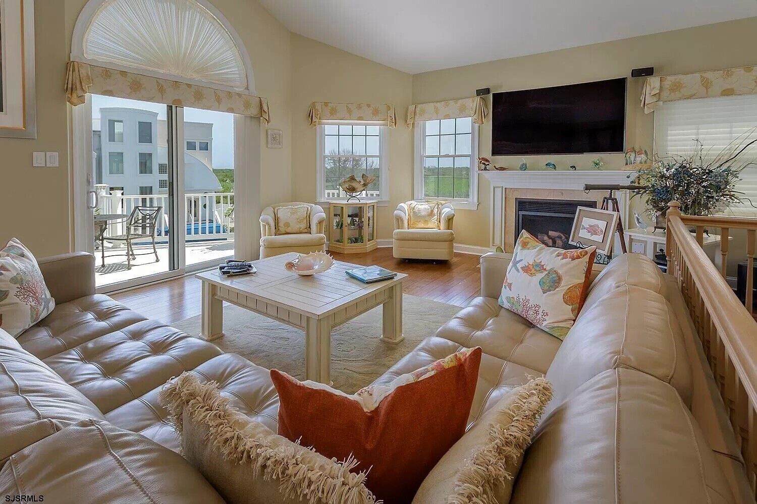 Luxurious Beach Block House on a quiet street. - SUMMER SALE!