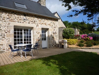 LE BUIS Small character gîte in the Monts d'Arrée mountains