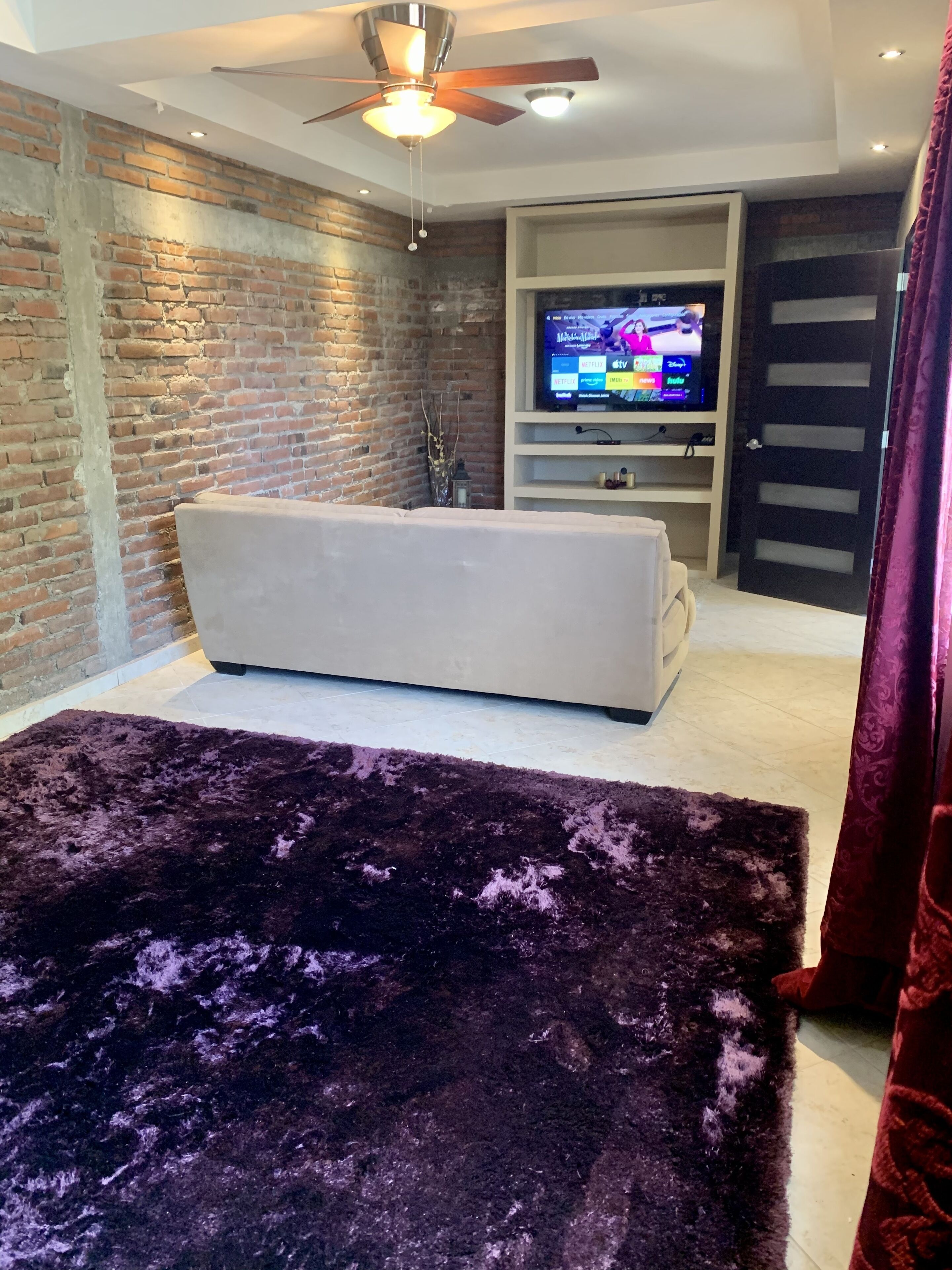 Beautiful private home near wineries and beaches!