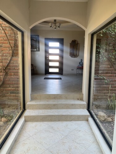 Beautiful private home near wineries and beaches!