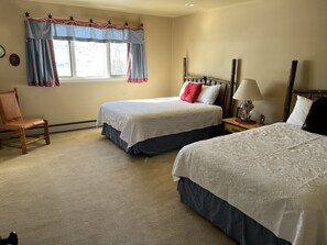 5 Schlafzimmer, Schreibtisch, Bügeleisen/Bügelbrett, Reisekinderbett