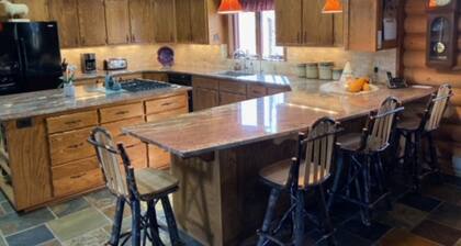 Beautiful Lodge with Back-Country Views and Western Charm