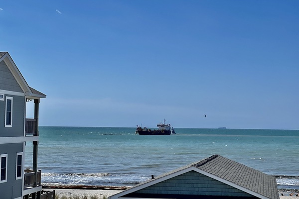 Beach nearby, sun loungers, beach towels