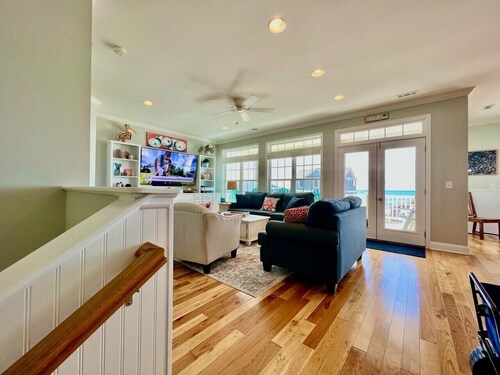 BEAUTIFUL!-Heated Saltwater Pool!-OCEAN VIEWS!-2nd Row 5BR/4+2 Half BA-ELEVATOR!