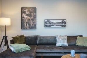 Living area - The Upper Hillsview Loft, Brand New Upper Hilsview Loft (Spearfish)