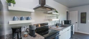 The Upper Hillsview Loft, Brand New Upper Hilsview Loft