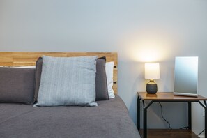 2 bedrooms, iron/ironing board, WiFi, bed sheets - The Lower Hillsview Loft (Spearfish)