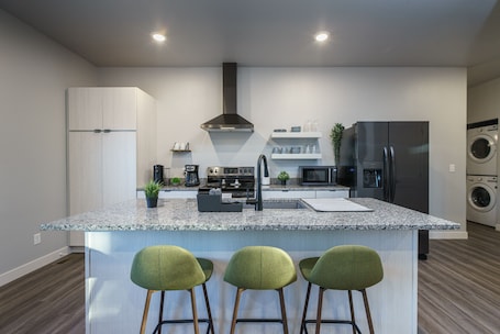 Fridge, microwave, oven, stovetop. The Lower Hillsview Loft