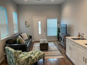 Smart TV - Galveston Retreat, Great Location and Balcony View (Galveston)