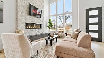 Smart-tv och eldstad