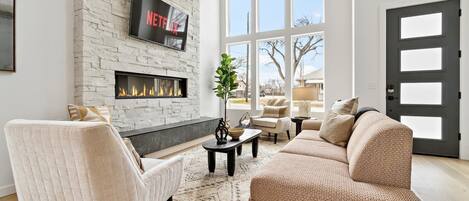 Smart TV y chimenea