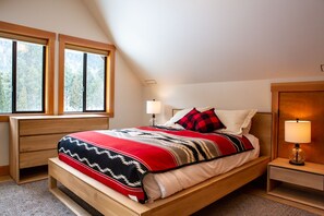 4 bedrooms, desk, iron/ironing board, free WiFi