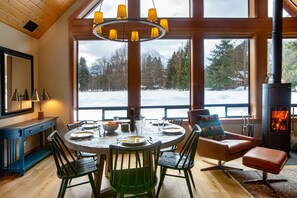 Dining - Icicle Valley Retreat, Relax and Unwind! (Leavenworth)