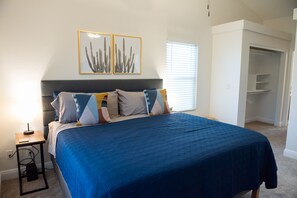 3 bedrooms, in-room safe, iron/ironing board, travel crib - Cozy 3BR Glendale Retreat w/ RV Parking (Glendale)