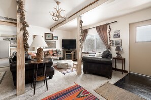 Smart TV, table tennis - Rustic Lodge in the Animas Valley. 5 minutes to Durango, 15 minutes to Purgatory (Durango)