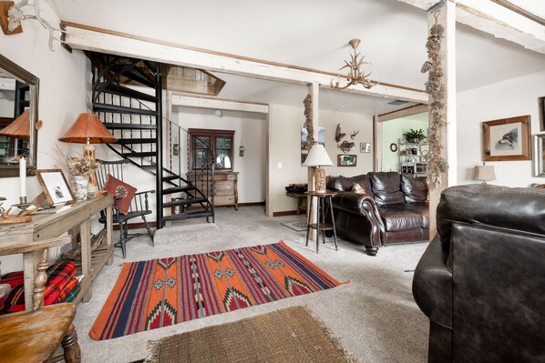 Smart TV, table tennis - Rustic Lodge in the Animas Valley. 5 minutes to Durango, 15 minutes to Purgatory (Durango)