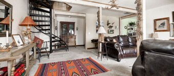 Rustic Lodge in the Animas Valley. 5 minutes to Durango, 15 minutes to Purgatory