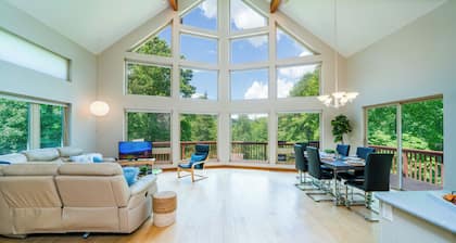 Modern Mountain Oasis~120acres! Pond~Boat~Trails~Playground~Gym~Spa~Pets~ Games!