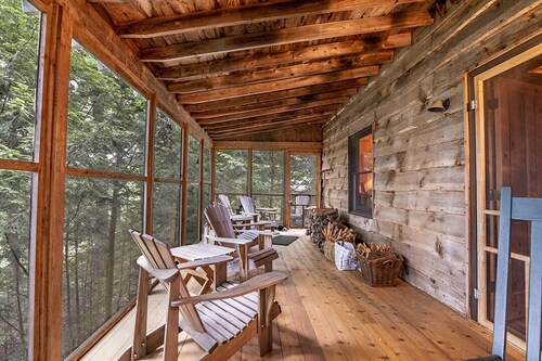 Luxury Cabin on the Lake & In The Trees