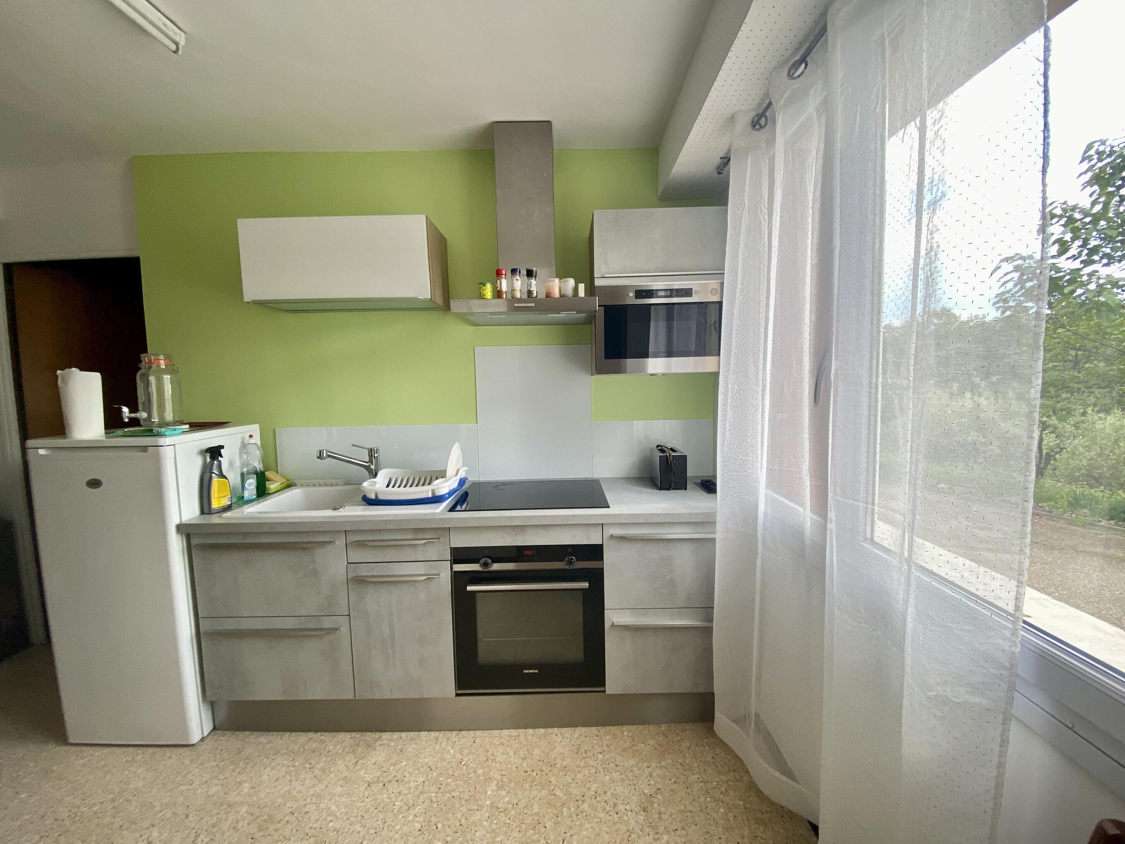 F3 apartment of 60 m² on the ground floor of a villa in the hill