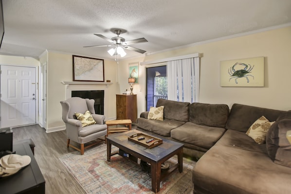 Smart TV, fireplace