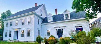 Classical Farmhouse Apartment, 
Private beach, pets allowed, comfy, historic