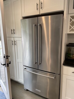 Interior - Recently Renovated home near "Everything Narragansett!"  School yr. rental avail (Narragansett)