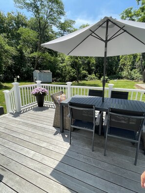 Outdoor dining - Recently Renovated home near "Everything Narragansett!"  School yr. rental avail (Narragansett)