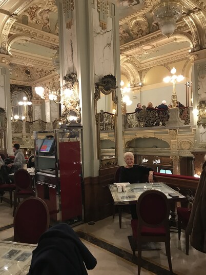 Completely refurbished, renovated bright apartment!!!