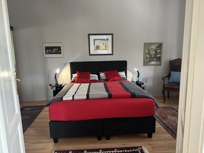 1 dormitorio, escritorio, tabla de planchar con plancha y wifi gratis