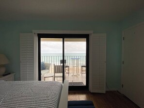 2 bedrooms, desk, travel cot, free WiFi