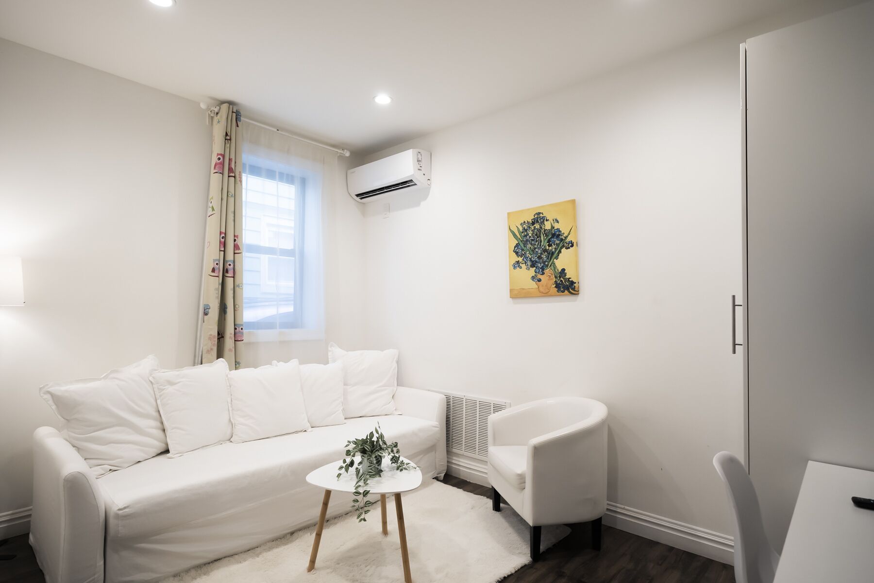 NEW! Modern 3BD/2BA w/ Access to an Outdoor Patio Kitchen & Rooftop Terrace