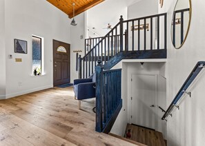 Interior - Charming 3-4 BR home with pool, river access & sweeping grounds (Three Rivers)