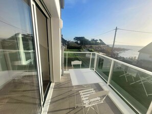 Property grounds - Villa Tamaris (Port Vril), a magnificent waterfront villa. (Ploemeur)