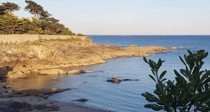 Villa Tamaris (Port Vril), magnifique villa les pieds dans l'eau.