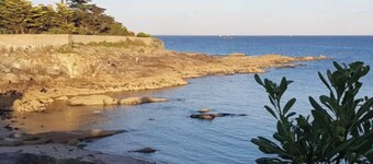 Villa Tamaris (Port Vril), a magnificent waterfront villa.