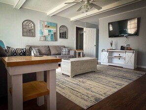 Smart TV, fireplace