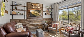Eclectic & Fun Lumberyard Urban Cabin #1 in downtown, next to NAU