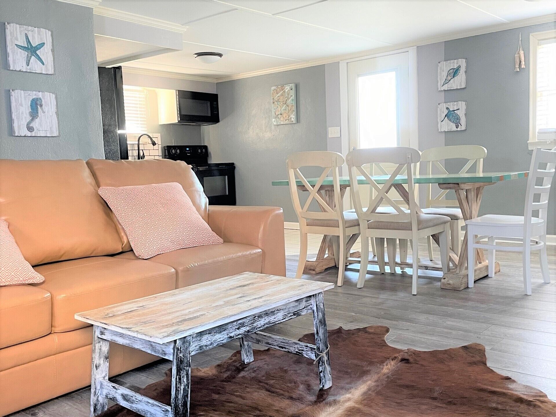 "Ocean and Sand" 2BR/2BH house, 1 block to the beach