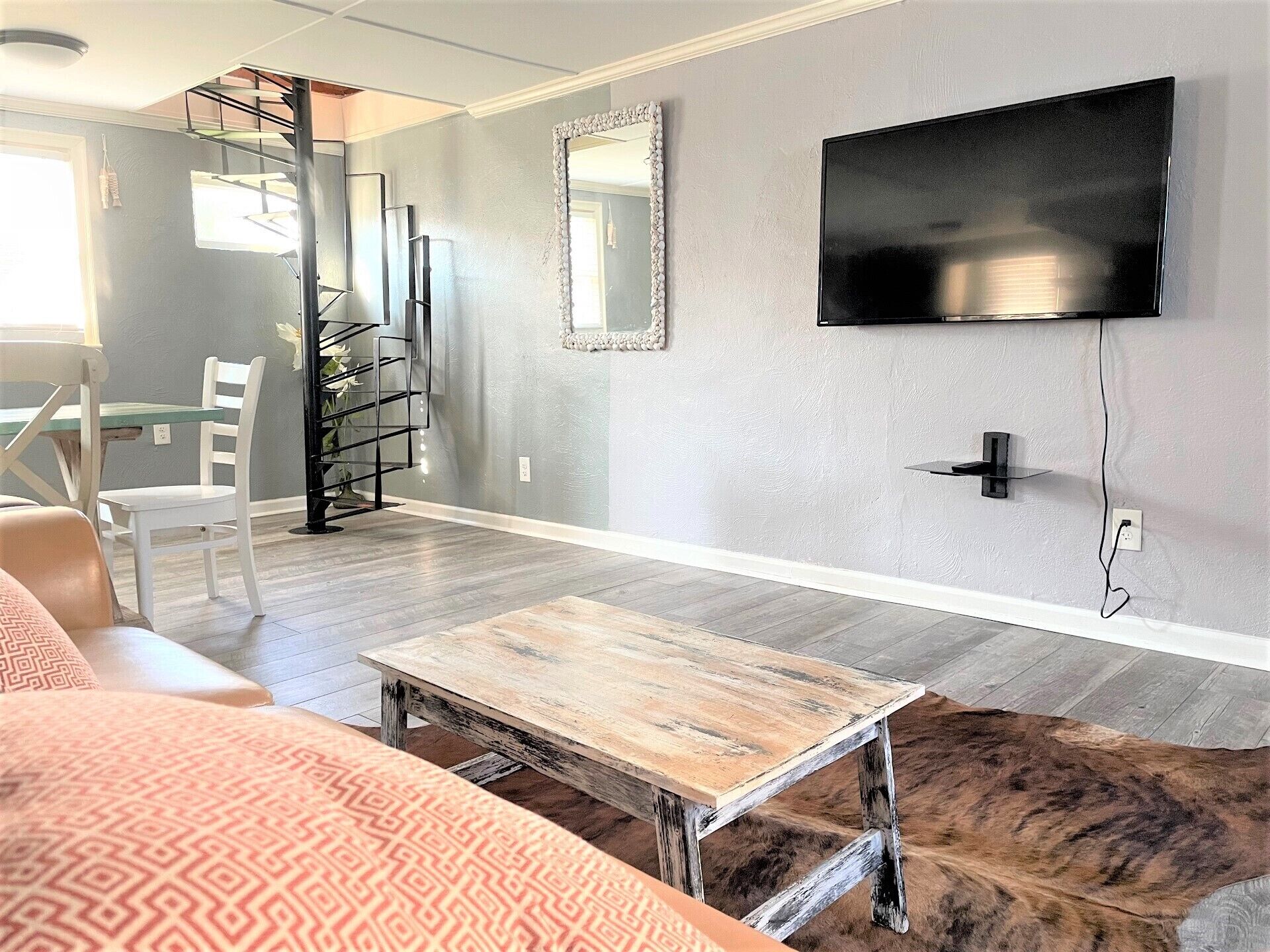 "Ocean and Sand" 2BR/2BH house, 1 block to the beach