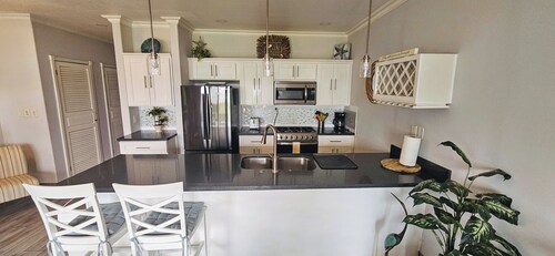 Beachfront one-bedroom, ocean view condo with toes in the sand!