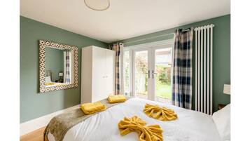 2 bedrooms, desk, iron/ironing board, free WiFi