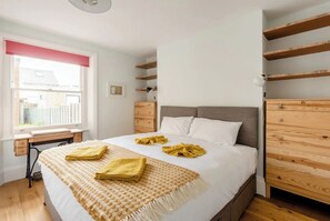 2 Schlafzimmer, Schreibtisch, Bügeleisen/Bügelbrett, kostenloses WLAN