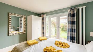 2 bedrooms, desk, iron/ironing board, free WiFi