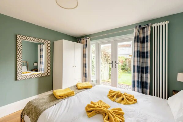 2 bedrooms, desk, iron/ironing board, free WiFi