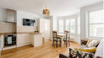 Smart TV, computer monitors