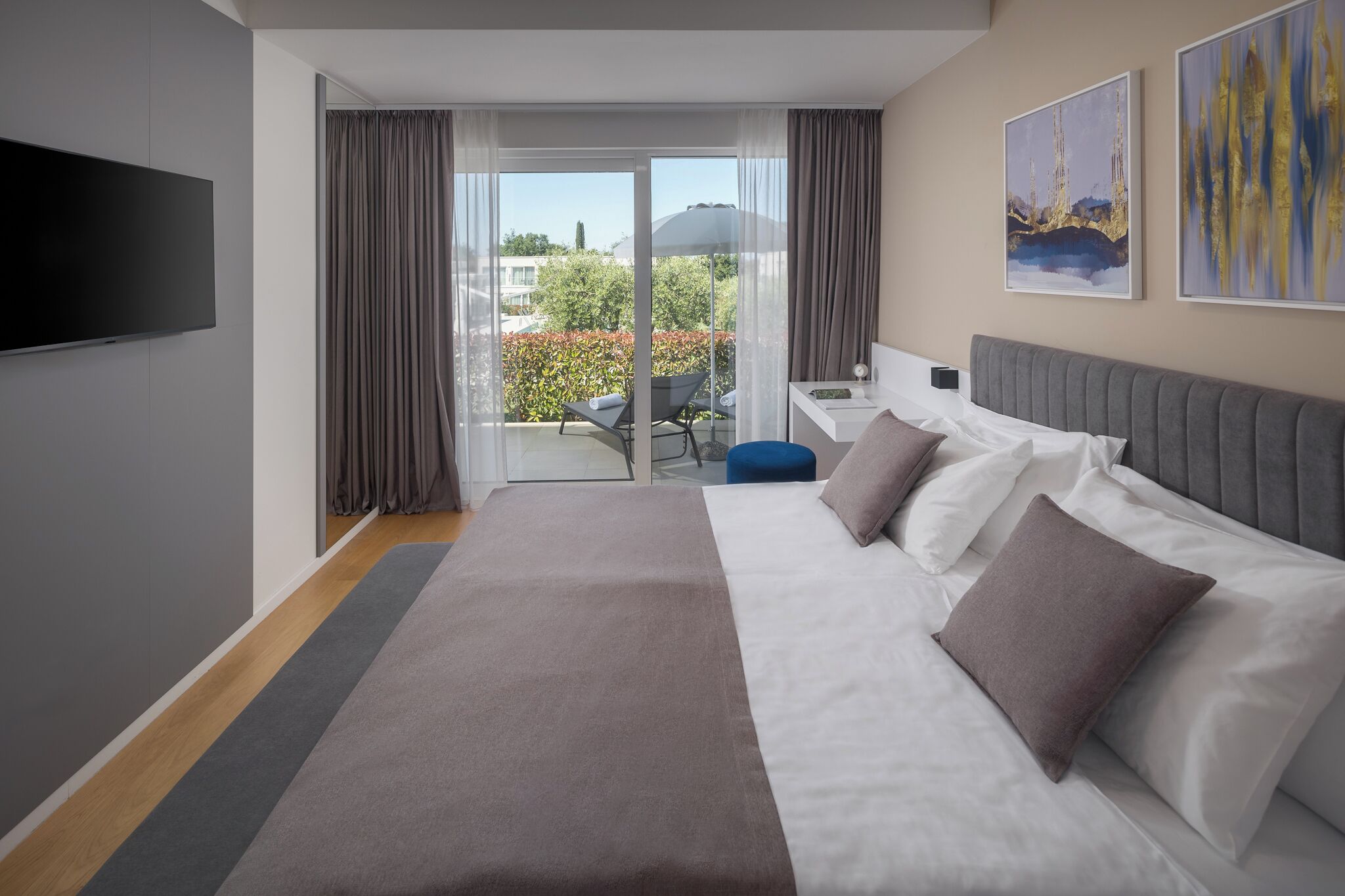 Appartamento Luxury, terrazzo, vista piscina | 1 camera, biancheria da letto di alta qualità, copriletto in piuma